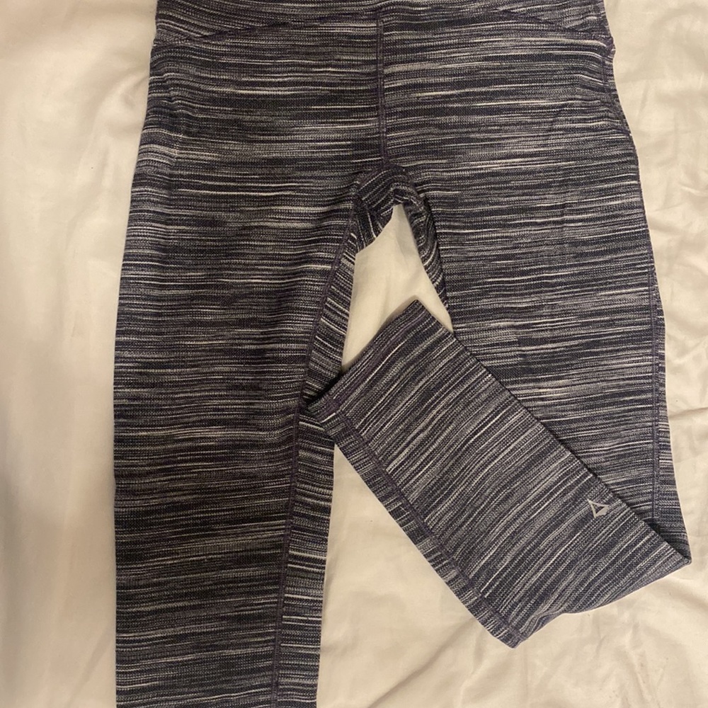 ivivva leggings (grey striped pattern)